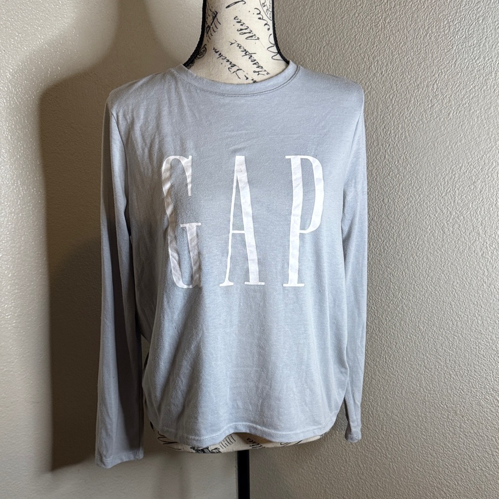 GAP Soft Gray Logo Long Sleeve Tee